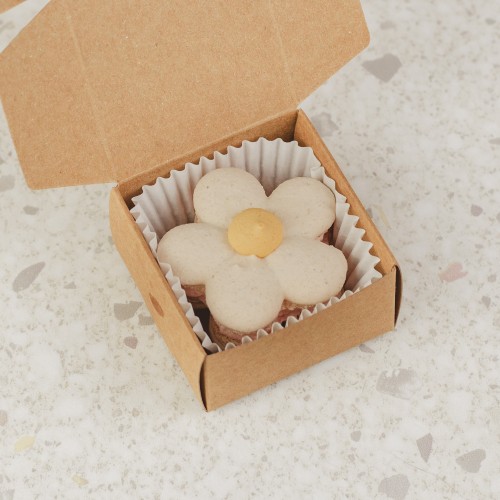 Mother's Day Specials: White Daisy Macaron - Box of One