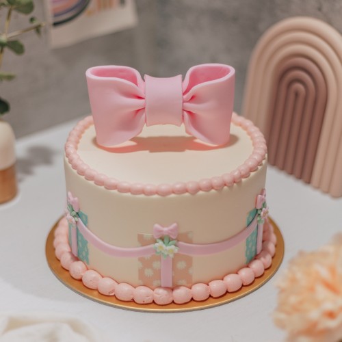 Dainty Ribbon and Present Cake