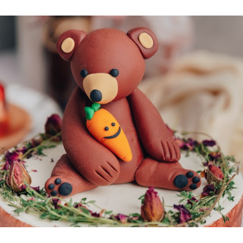 Fondant Bear with Smiling Carrot
