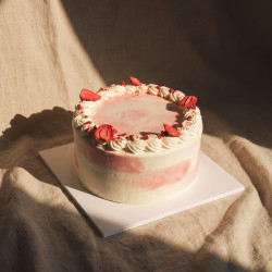 Sugar-Free Strawberries & Cream Cake (Gluten-Free, Keto)